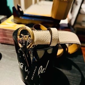 Narrow coach belt, size large. Brand new with tags.